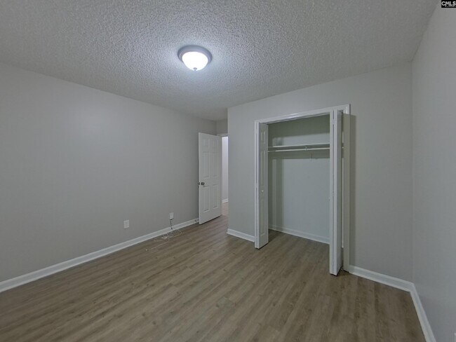 Building Photo - 204 Kemsing Rd