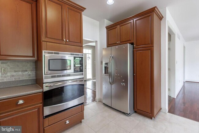 Building Photo - 17 Landon Way