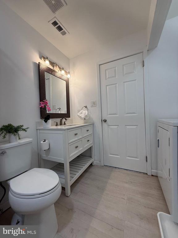 Building Photo - 828 Chanticleer