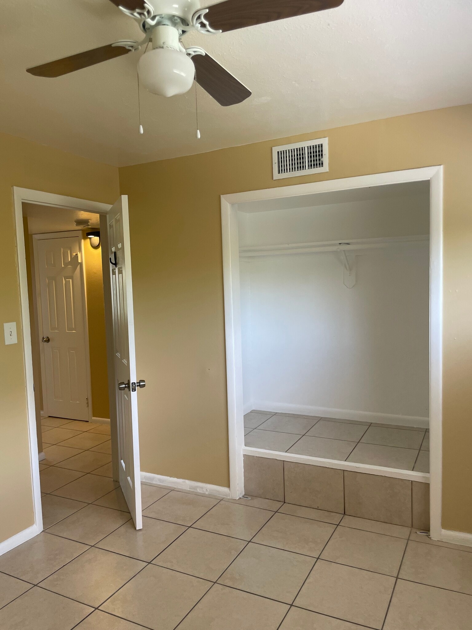 Second Bedroom - 140 Minna Ln
