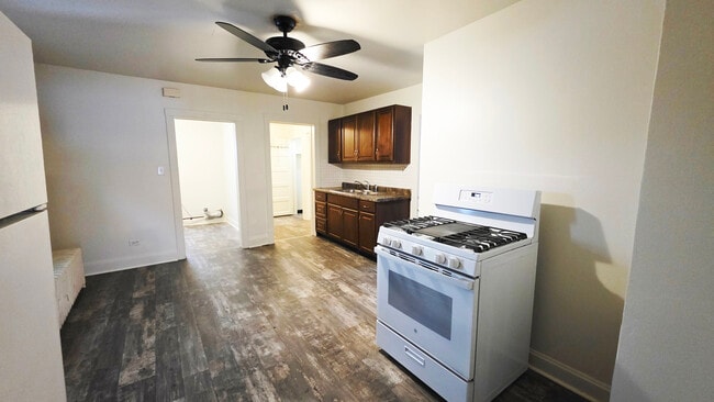 Building Photo - 15 E 21st St