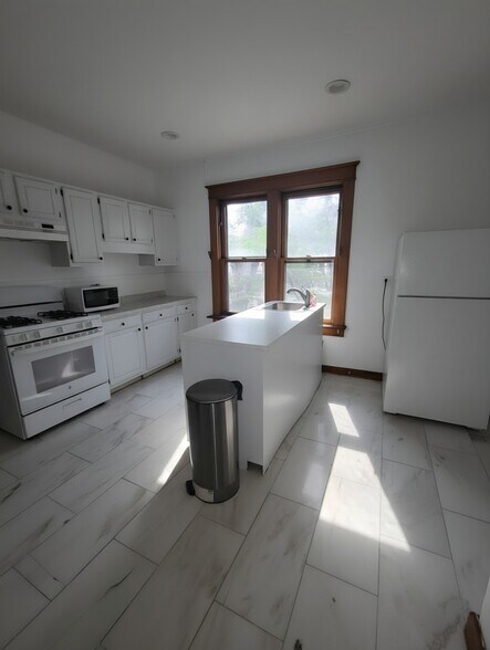 Kitchen - 2 Maple Ave