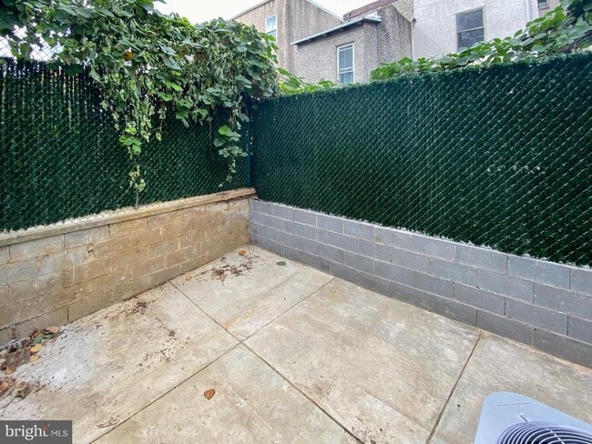 Building Photo - 1715 W Berks St