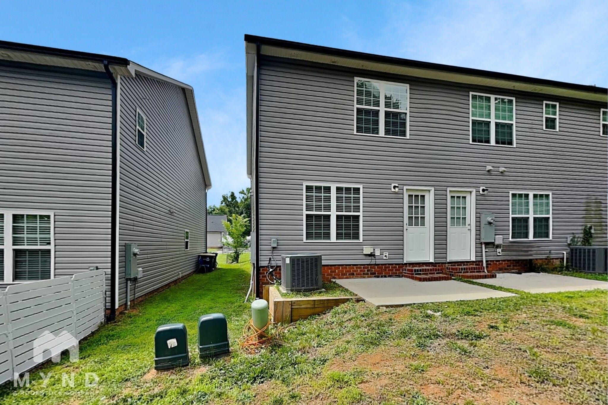 Building Photo - 733 Hillside St