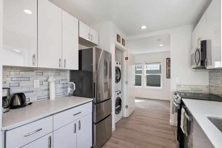 Building Photo - 703 N 104th St