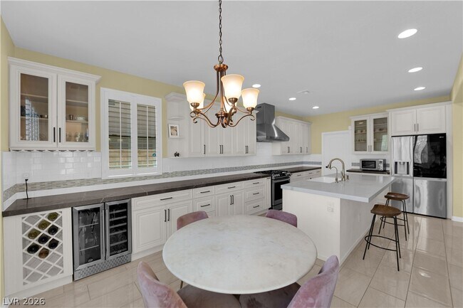 Building Photo - 608 Highland Bluff Way