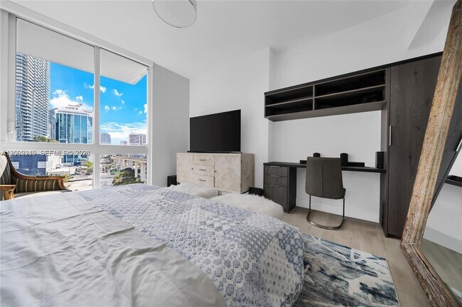 Building Photo - 92 SW 3rd St