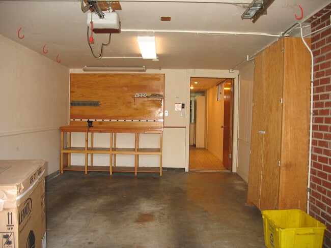 Building Photo - 6228 SE Belmont St