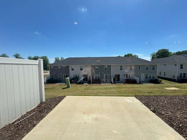 Building Photo - MODEL HOUSE-Experience refined living in the 3 bed, 2.5 bath, 2 car garage brand new, impeccably ...
