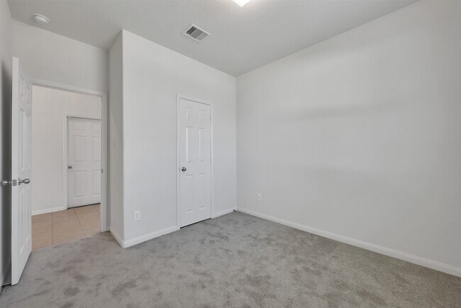 Building Photo - 30719 W Lost Creek Blvd