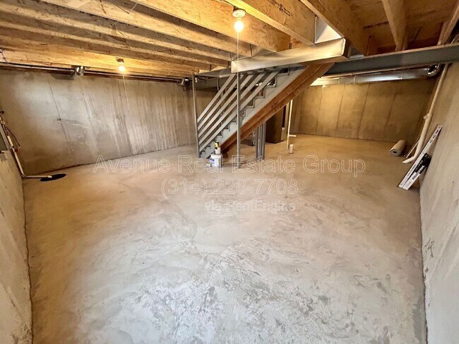 Building Photo - 6 Snowdrop Ct