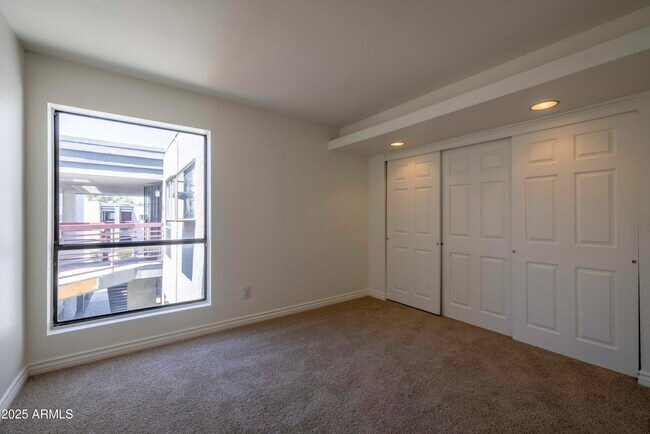 Building Photo - 3330 W Danbury Dr