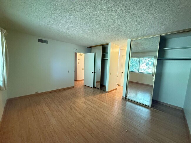 Building Photo - 1 bed 1 bath available in the Arden area o...