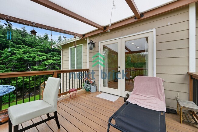 Building Photo - "Spacious 4-Bedroom Retreat with 4.5 Baths in Scenic Snohomish - Your 4400 Sq Ft Haven Awaits!"