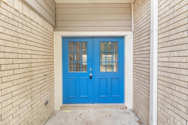 Building Photo - Spacious 4 bedroom 2 1/2 baths, 2 story for lease in the Elm Grove Village Subdivision - Kingwood