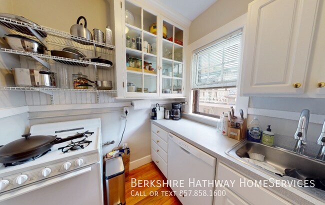 Building Photo - 11 Story St