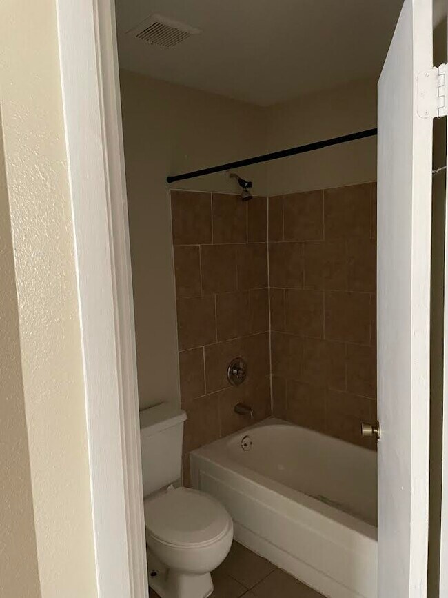 Building Photo - 3028 Parkway Blvd