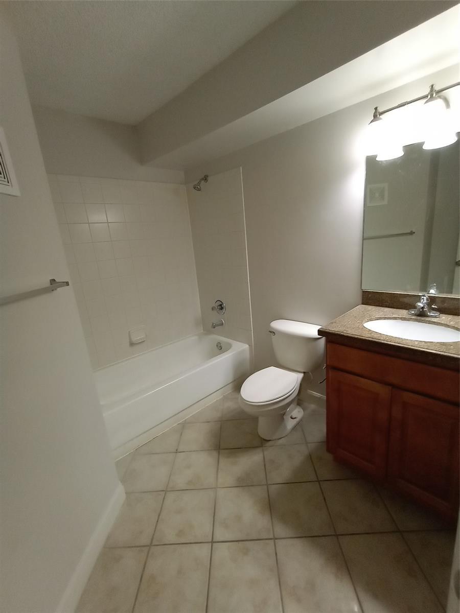 Building Photo - 751 Lyons Rd