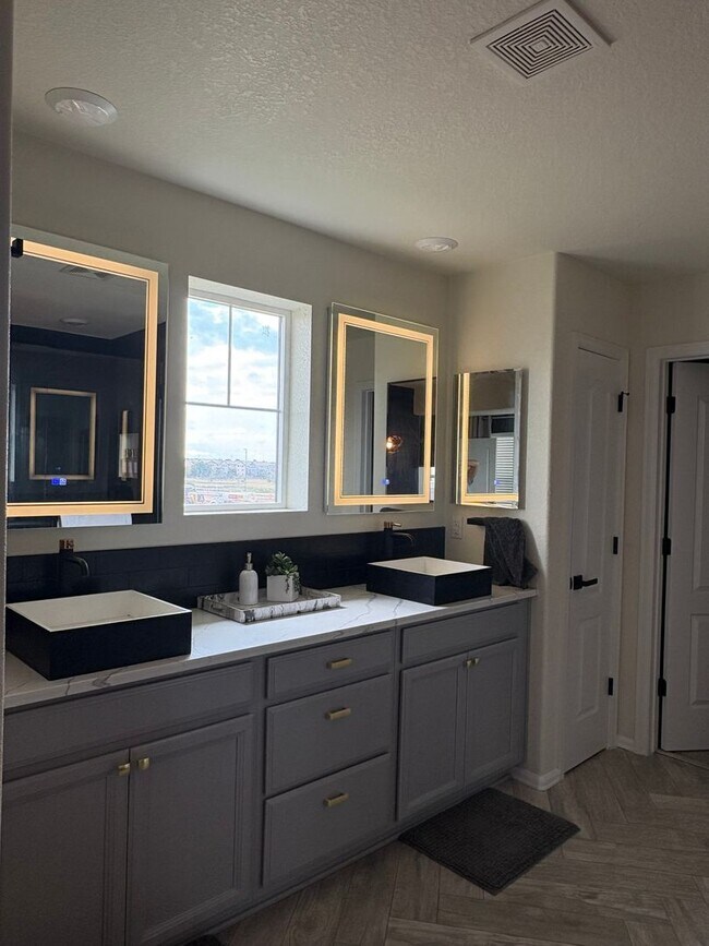 Building Photo - 9541 Pagosa St