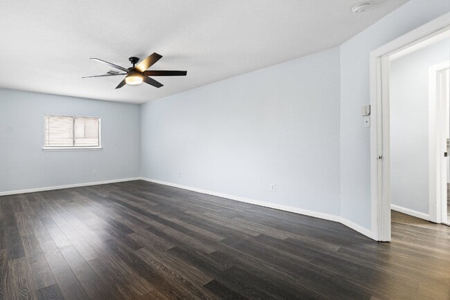 Building Photo - 16074 Walnut Creek Dr