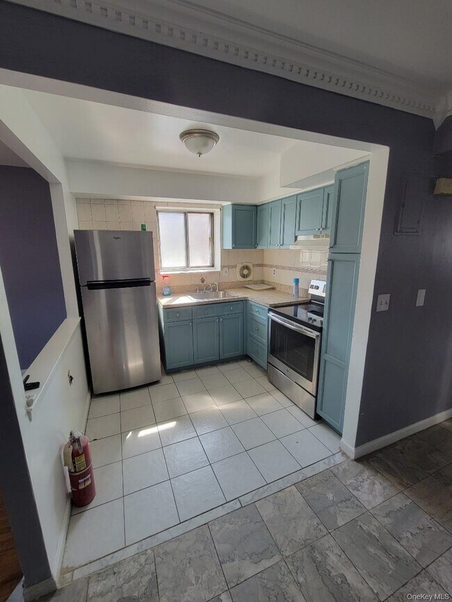 Building Photo - 449 Bolton Ave