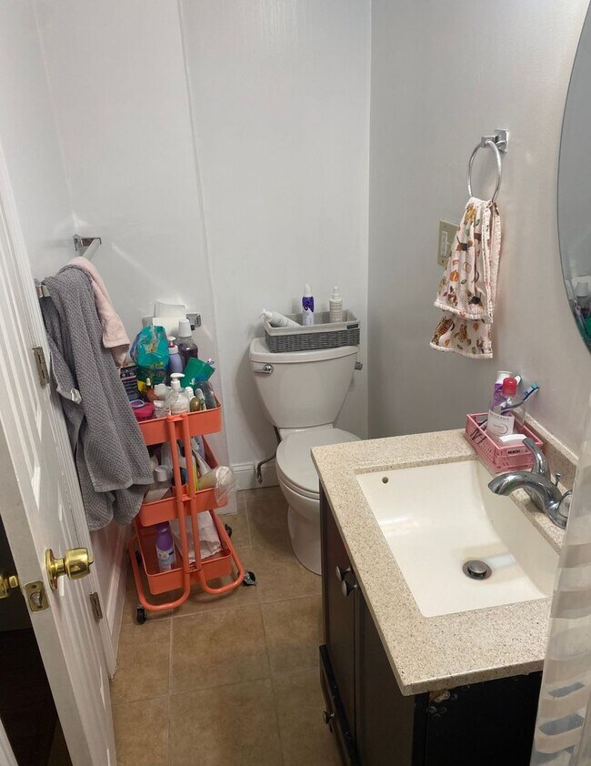 Building Photo - Great 2 bedroom Available 6/1