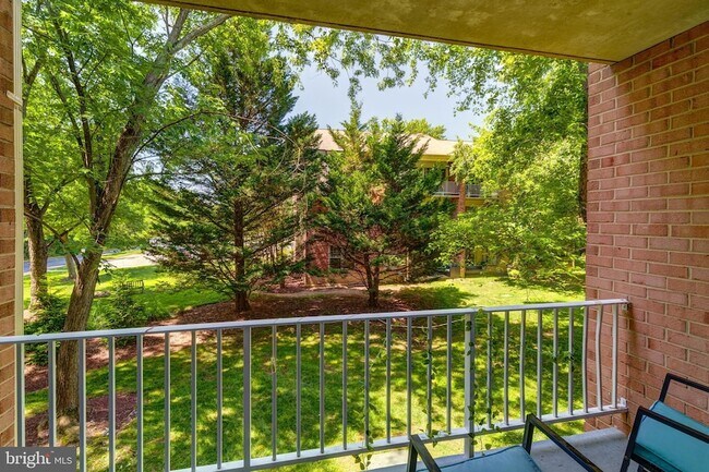 Building Photo - 6012 Westchester Park Dr