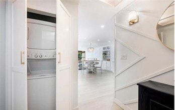 Building Photo - 1 Bedroom/1 bath