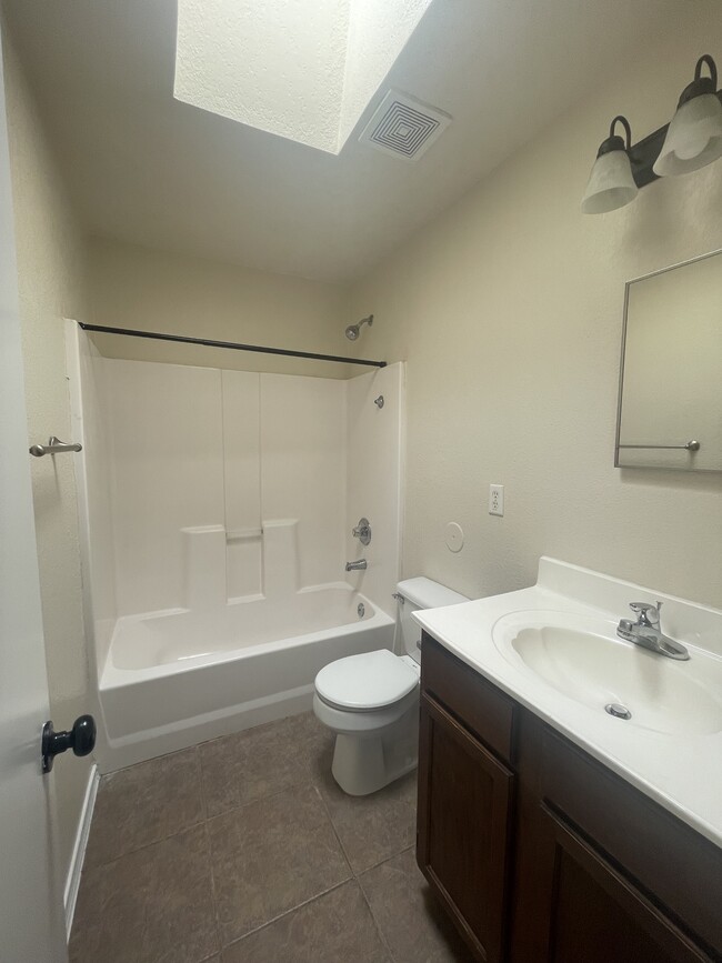 Building Photo - 1832 Shreya St
