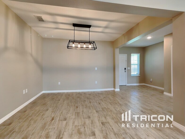 Building Photo - 500 Pinecrest Loop