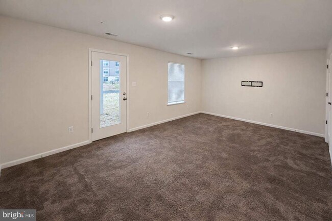 Building Photo - 210 Southwind Dr