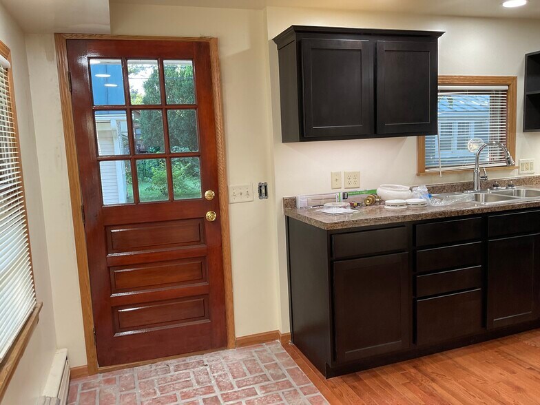 Kitchen - 2123 Cameron Ave