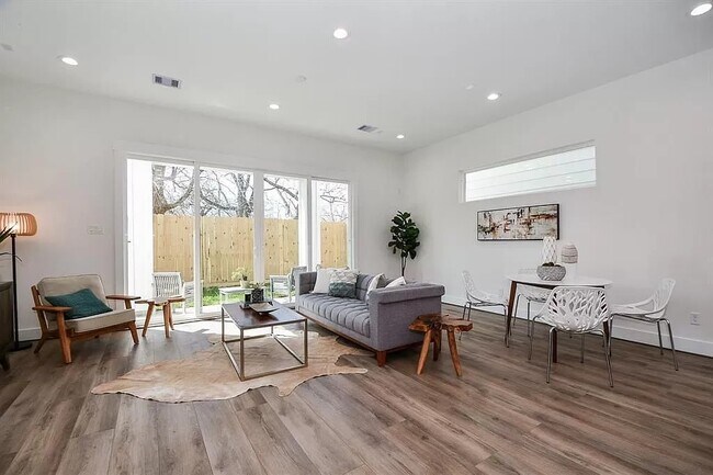 Building Photo - 3609 Dennis St