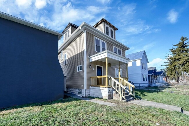Building Photo - 63 Stevens Ave