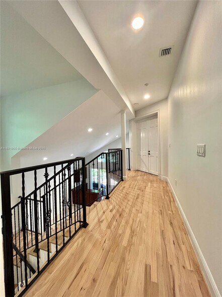 Building Photo - 4110 Pamona Ave
