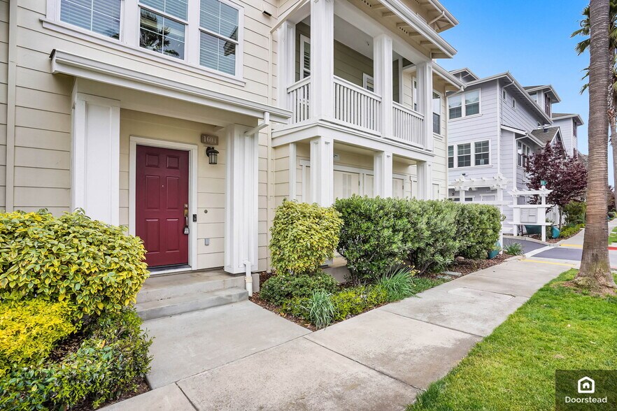 Building Photo - 1604 Northshore Dr