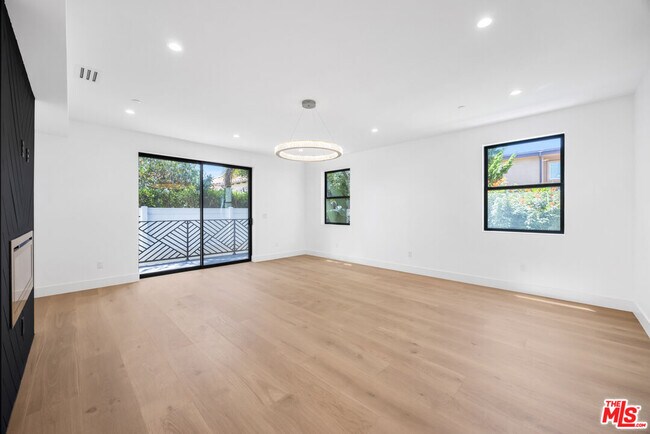 Building Photo - 926 17th St