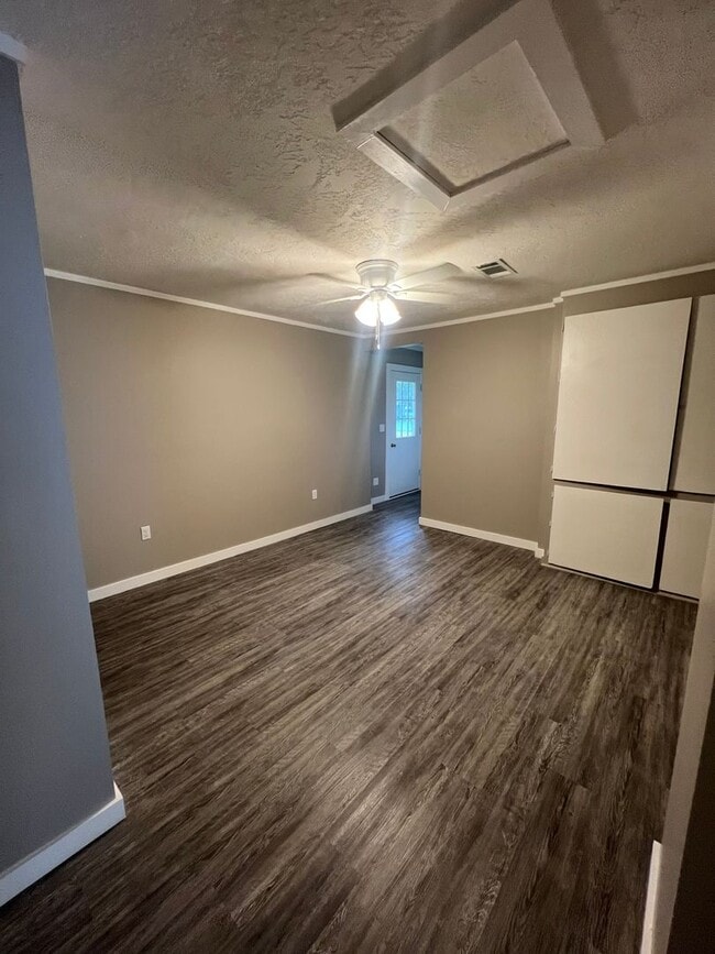 Building Photo - Cozy Home in the Heart of Martin