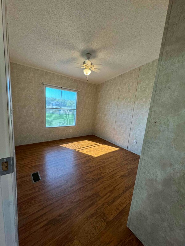 Building Photo - 836 Bluestem Dr