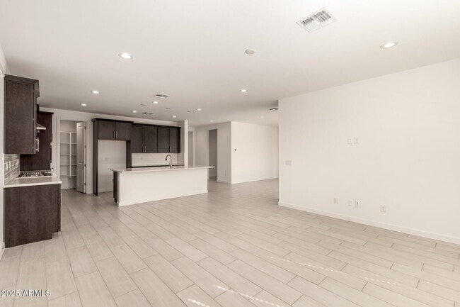 Building Photo - 16547 Avenida del Sol W