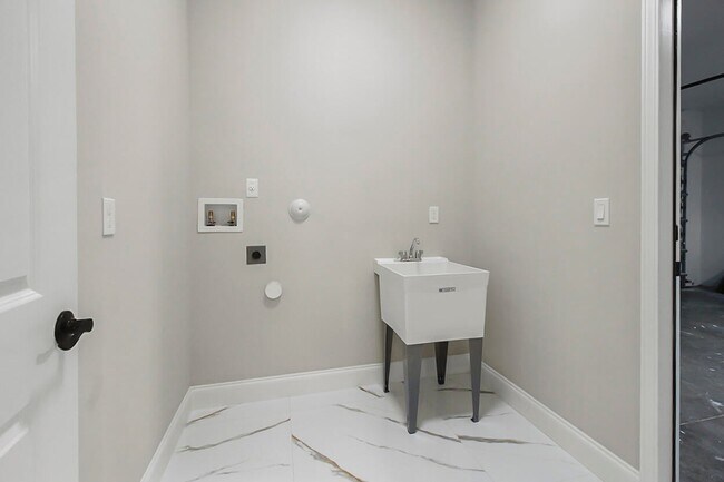 Building Photo - 1143 SW Estaugh Ave