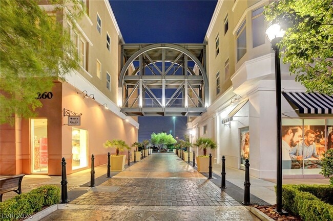 Building Photo - 2302 Fairbourne Way