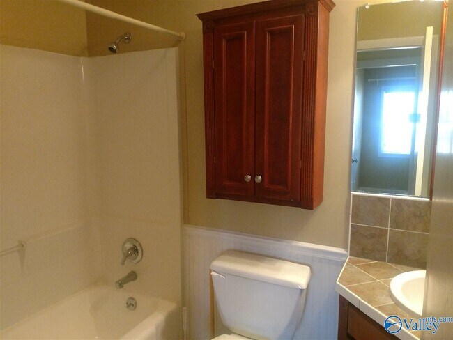 Building Photo - 11012 Crestfield Dr SE