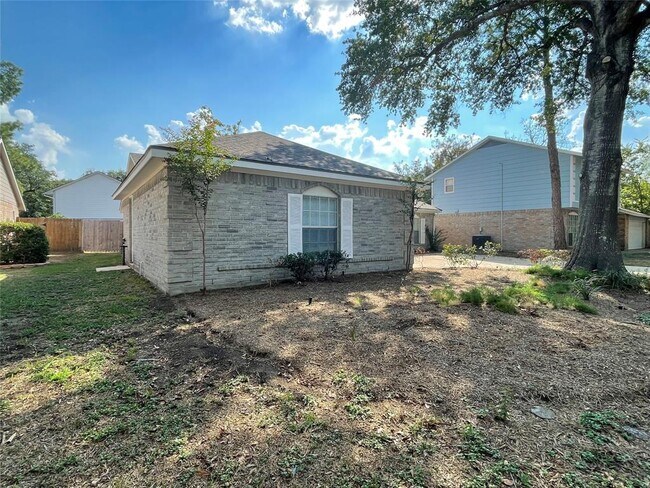Building Photo - 15307 Pebble Lake Dr