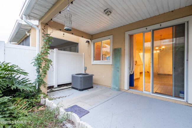 Building Photo - 8870 Inlet Bluff Dr