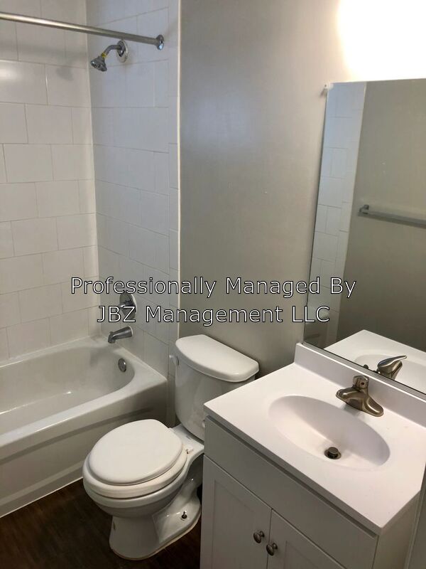 Building Photo - 1625 Ingleside Ave