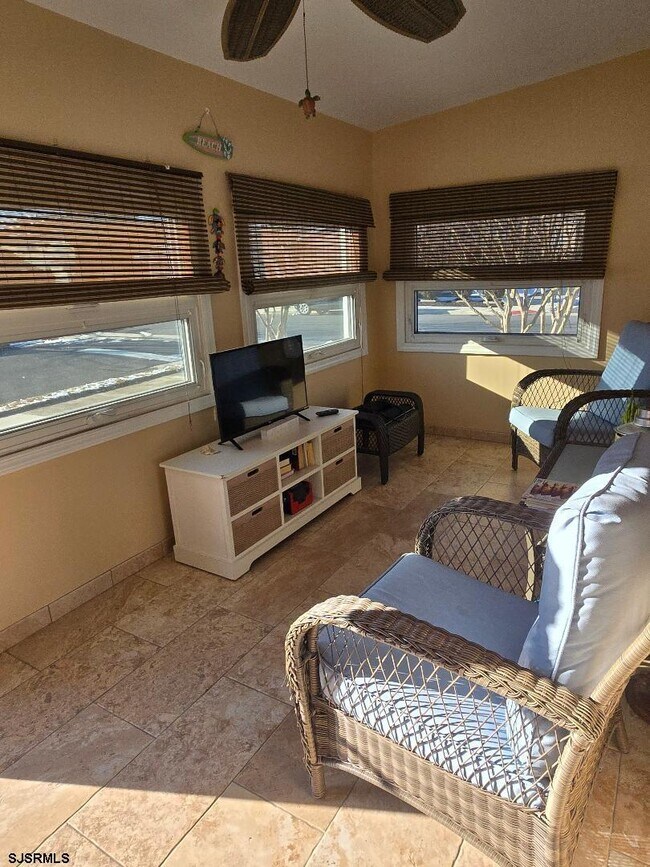 Building Photo - 231 N Wyoming Ave