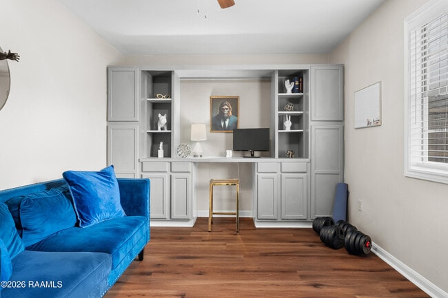 Building Photo - 401 Pinto St