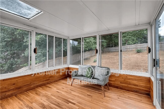 Building Photo - 991 Gentry Ln