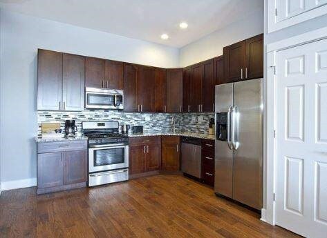 Interior Photo - 707-709 N Milwaukee Ave